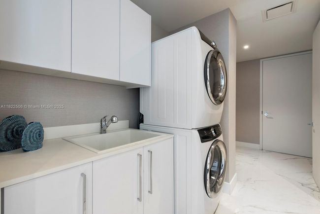 UNIT-4601 - 15701 Collins Ave, Condo with 3 bedrooms, 5 bathrooms and null parking in Sunny Isles Beach FL | Image 24