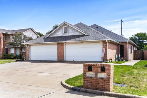1016 Brenner Ct, Arlington, TX, 76017-6365 | Card Image