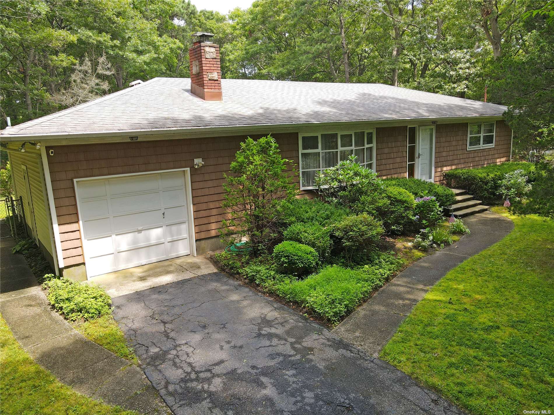 Middle Line Ave, Medford, NY 11763