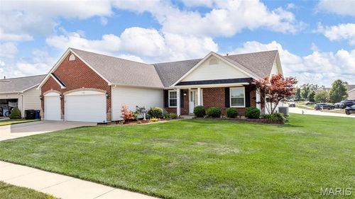 761 Lost Canyon Blvd, Wentzville, MO, 63385-3877 | Card Image