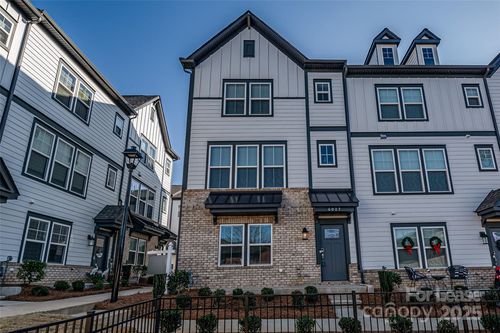 6027 Towering Oaks Dr, Charlotte, NC, 28205-7071 | Card Image