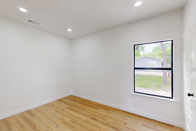 911 E Calhoun St, House other with 3 bedrooms, 2 bathrooms and null parking in Rice TX | Image 17