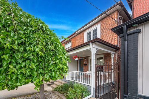 561 Oakwood Ave, York, ON, M6E2X4 | Card Image