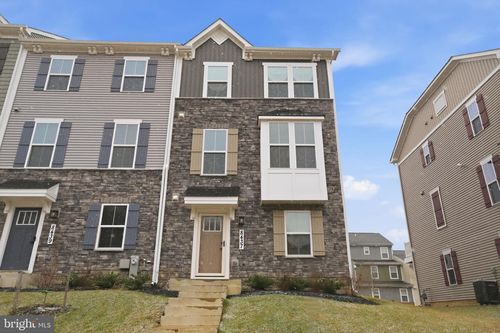 8437 Hamlin St, Lanham, MD, 20706-1414 | Card Image