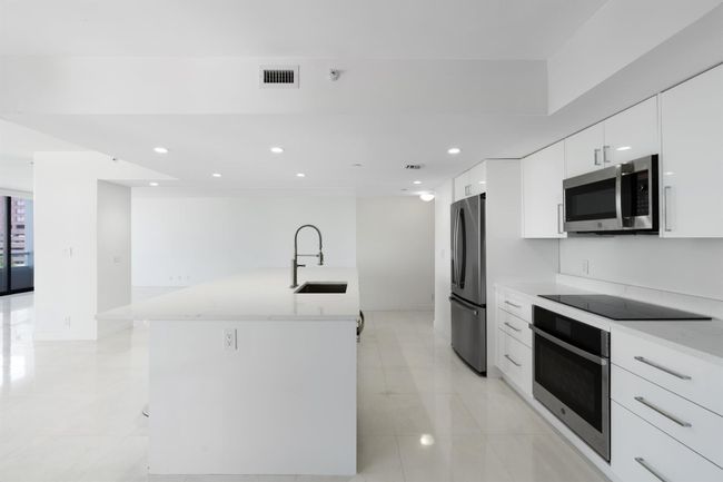 APT-6E - 529 S Flagler Dr, Condo with 2 bedrooms, 3 bathrooms and null parking in West Palm Beach FL | Image 13