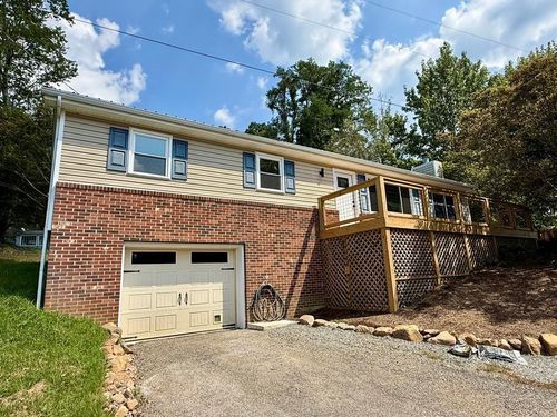 209 Bond Ave, Independence, VA, 24348-3836 | Card Image