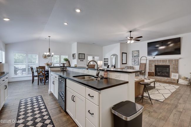 710 Wisteria Ln, House other with 4 bedrooms, 3 bathrooms and null parking in Carl Junction MO | Image 27