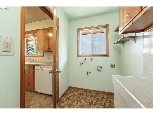 1938 Nw Sierra Ln, House other with 3 bedrooms, 2 bathrooms and 2 parking in Camas WA | Image 22