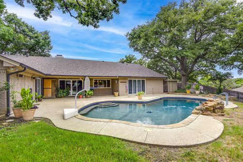 1831 Waterwood Dr, Arlington, TX, 76012-5745 | Card Image