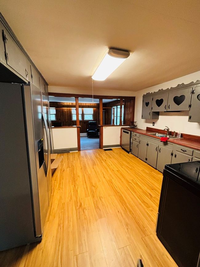 333 Circle Dr, Home with 3 bedrooms, 2 bathrooms and null parking in Bluefield VA | Image 9