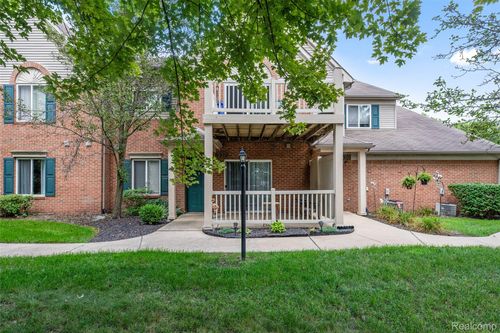 332 Marigold Cir, Westland, MI, 48185-9633 | Card Image