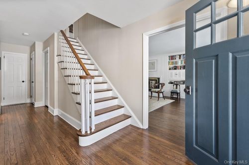 110 Marcourt Dr, Chappaqua, NY, 10514-2505 | Card Image