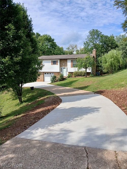 10 1st Ct, Belpre, OH, 45714-8208 | Card Image