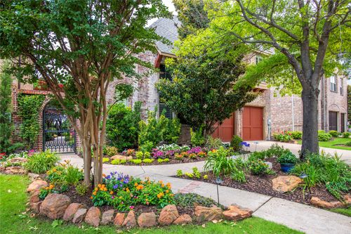 33 Glistening Pond Dr, Frisco, TX, 75034-1936 | Card Image