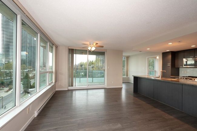 1004 - 2200 Douglas Road, Condo with 2 bedrooms, 2 bathrooms and 2 parking in Burnaby BC | Image 9