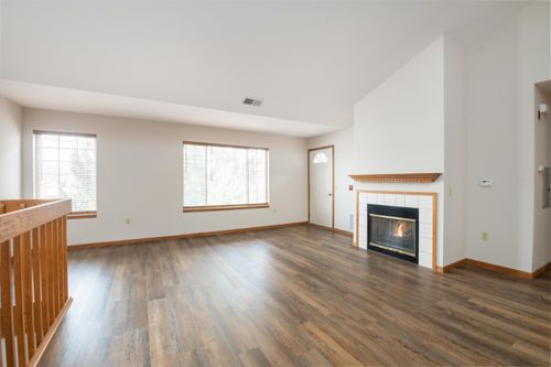 330 E Tyranena Park Rd, LAKE MILLS, WI, 53551-9644 | Card Image