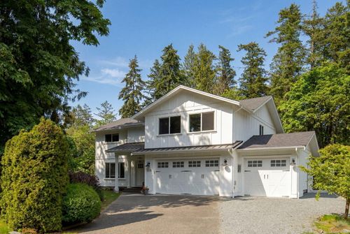 1018 Elstree Close, Brentwood Bay, BC, V8M1A4 | Card Image