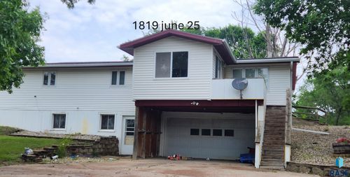 1819 N Foster St, Mitchell, SD, 57301-1500 | Card Image