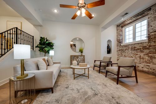 4-202 W College St, Dickson, TN, 37055-4921 | Card Image