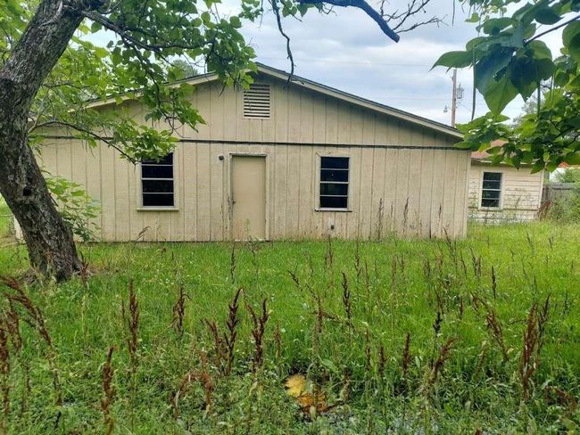 302 Greggory Ln, House other with 4 bedrooms, 2 bathrooms and null parking in Gladewater TX | Image 4