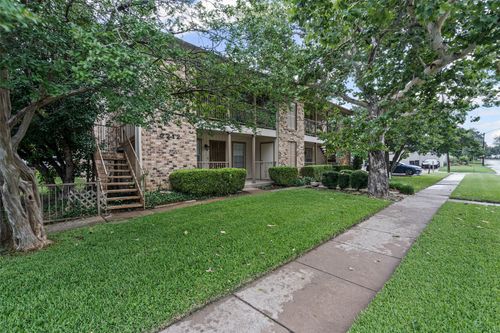 2212 Merrick St, Fort Worth, TX, 76107-3600 | Card Image