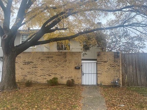 501 Towne House Ln, Richardson, TX, 75081-3529 | Card Image