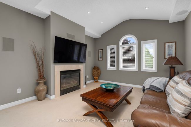 383 Hewitt Cir, House other with 3 bedrooms, 3 bathrooms and 4 parking in Newmarket ON | Image 19