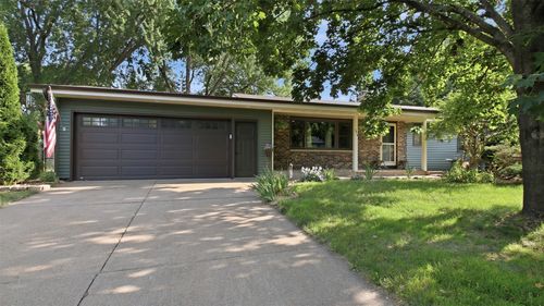 1819 Grandview Dr, Eau Claire, WI, 54703-5727 | Card Image