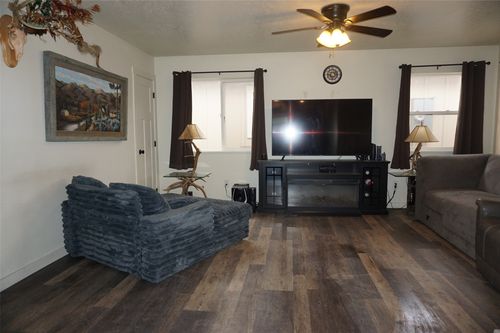 1052 Therapy Way, Corvallis, MT, 59828-8520 | Card Image