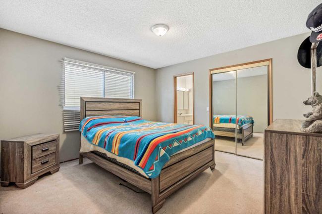 6423 Silver Ridge Drive Nw, Home with 4 bedrooms, 2 bathrooms and 4 parking in Calgary AB | Image 8