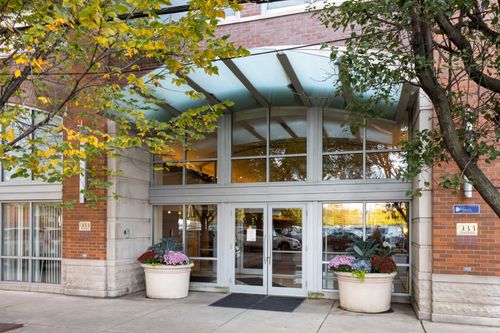 803-933 Van Buren St, Chicago, IL, 60607-3596 | Card Image