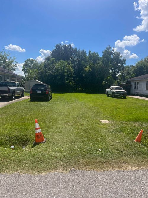 1725 Threadneedle St, Beaumont, TX, 77705-1943 | Card Image