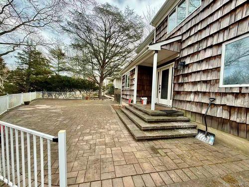 33 Pilgrim Dr, Port Jefferson, NY, 11777-1471 | Card Image