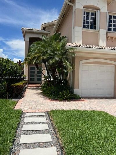 7230 Nw 109th Ct, House other with 5 bedrooms, 3 bathrooms and null parking in Doral FL | Image 3