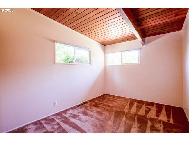 1439 Barton St, House other with 3 bedrooms, 2 bathrooms and null parking in Eugene OR | Image 22