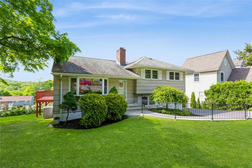 789 Warren Ave, Thornwood, NY, 10594-1531 | Card Image