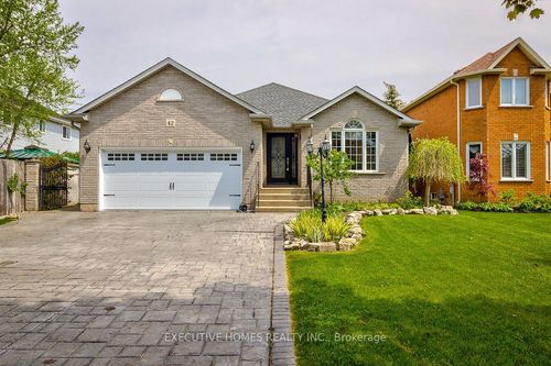 42 Richmond Cres, Stoney Creek, ON, L8E5S9 | Card Image