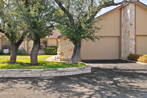 28 Oaks Pl, Lago Vista, TX, 78645-6978 | Card Image