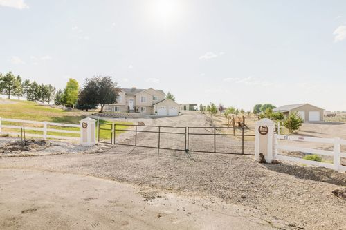 221 Lyndhurst Ln, Spring Creek, NV, 89815-5911 | Card Image