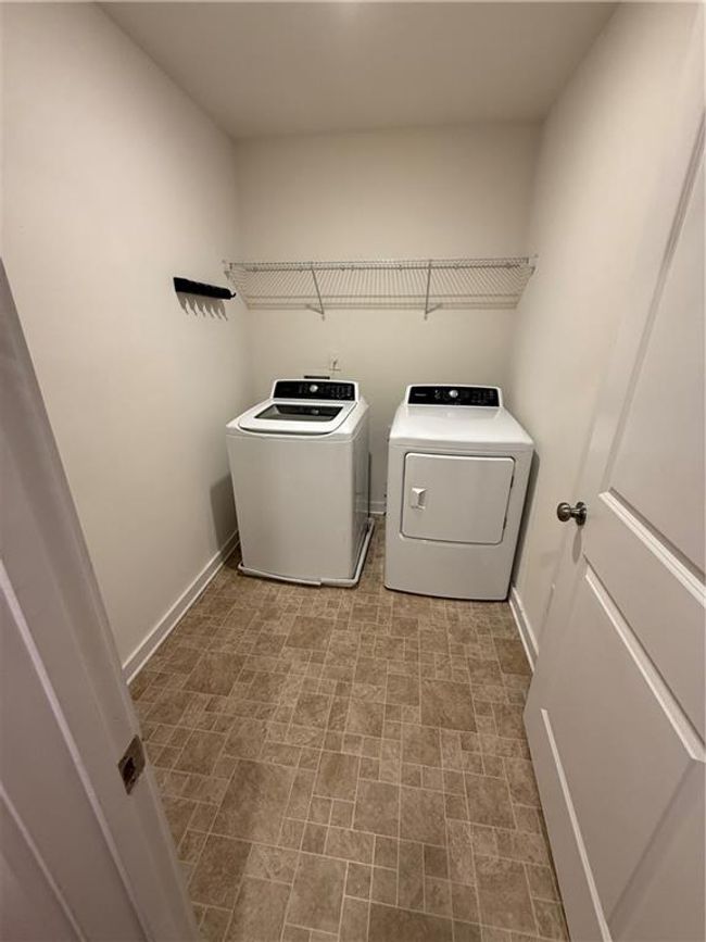 1392 Weatherbrook Cir, House other with 4 bedrooms, 3 bathrooms and null parking in Lawrenceville GA | Image 8