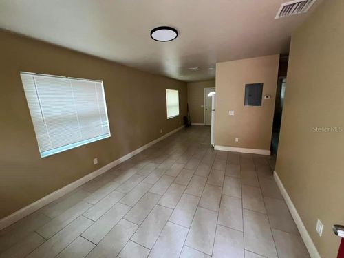 10106 N 10th St, Tampa, FL, 33612-5880 | Card Image