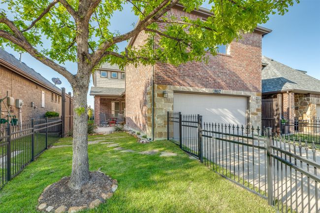 Fenced in yard | Image 11