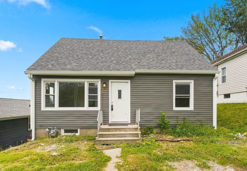 135 4th St, Silvis, IL, 61282-1127 | Card Image
