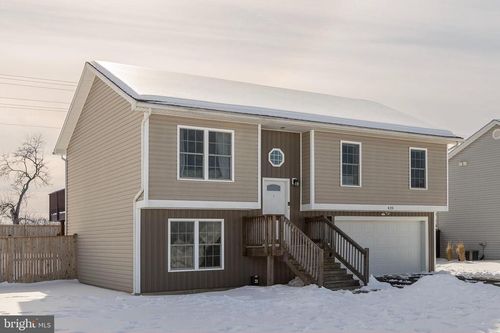 420 Ives St, MARTINSBURG, WV, 25405-3611 | Card Image