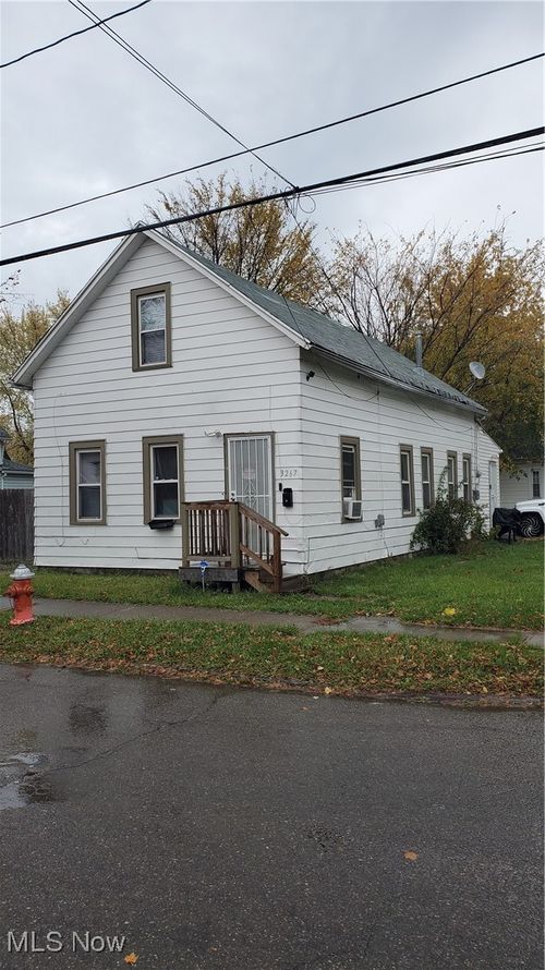 3267 W 48th St, Cleveland, OH, 44102-5933 | Card Image