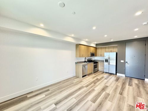 203-11155 Huston St, North Hollywood, CA, 91601 | Card Image