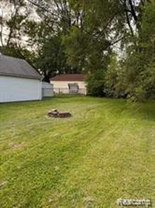 25866 Hanover St, Dearborn Heights, MI, 48125-1418 | Card Image