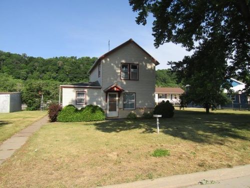 910 N 4th St, Guttenberg, IA, 52052-9447 | Card Image