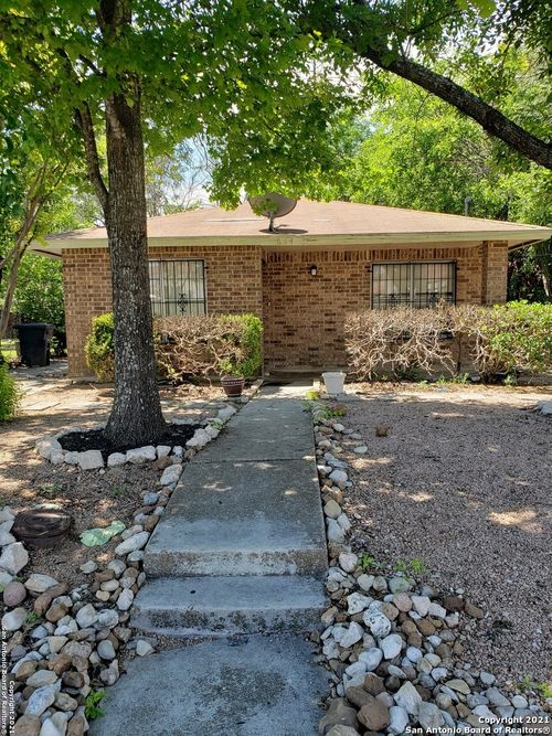 634 Hood St, San Antonio, TX, 78208-1732 | Card Image