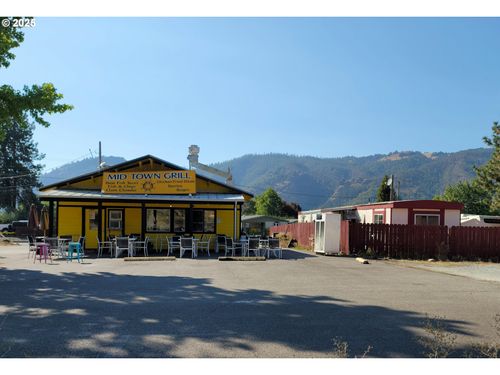 260 Mountain View Ave, Myrtle Creek, OR, 97457-8738 | Card Image